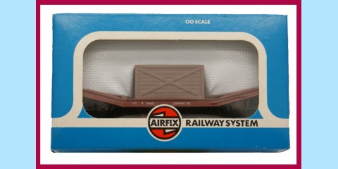 AIRFIX RAILWAYS: 54330-5 25-TON LOMAC MACHINE WAGON WITH LOAD - NEW