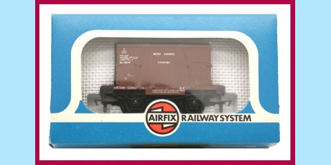 AIRFIX RAILWAYS: 54332-1 B.R. CONFLAT AND CONTAINER - NEW