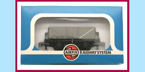 AIRFIX RAILWAYS: 54366-4 7-PLANK WAGON - B.R. - NEW