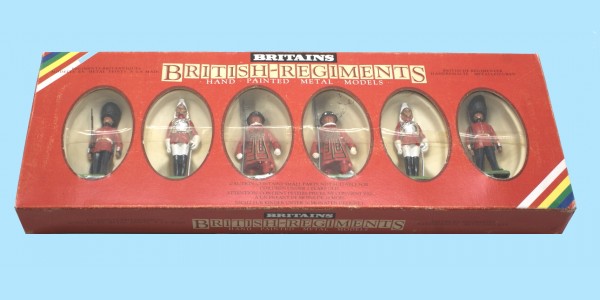BRITAINS: 7226 - 2 LIFEGUARDS - 2 YEOMAN OF THE GUARD - 2 SCOTS GUARDS - UNUSED