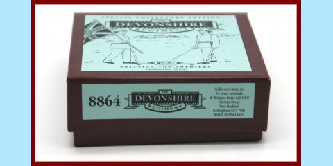 BRITAINS: 8864 - DEVONSHIRE REGIMENT - OFFICER / STANDARD BEARER - NEW