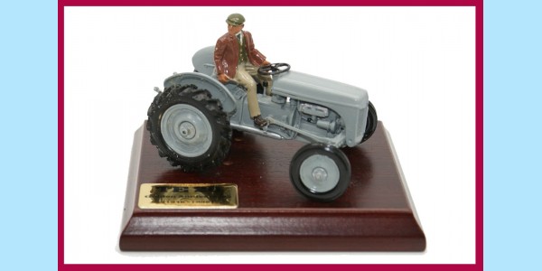 BRITAINS: 8711 - FERGUSON TE20 TRACTOR - LIMITED EDITION - NEW