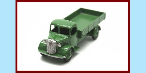 DINKY: 412 -AUSTIN WAGON IN GREEN - FORMALLY 30J - EXCELLENT - BOXED