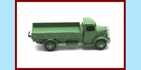DINKY: 412 -AUSTIN WAGON IN GREEN - FORMALLY 30J - EXCELLENT - BOXED