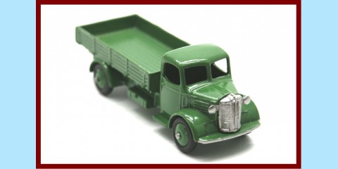 DINKY: 412 -AUSTIN WAGON IN GREEN - FORMALLY 30J - EXCELLENT - BOXED