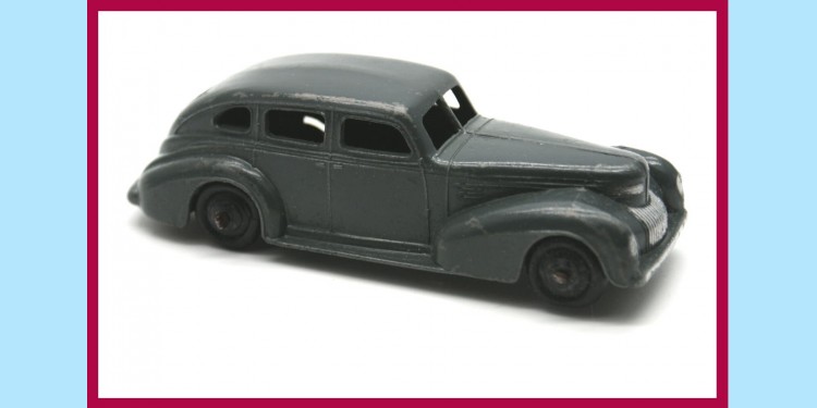 DINKY: 39E - CHRYSLER ROYAL SEDAN - NO BOX - VERY GOOD