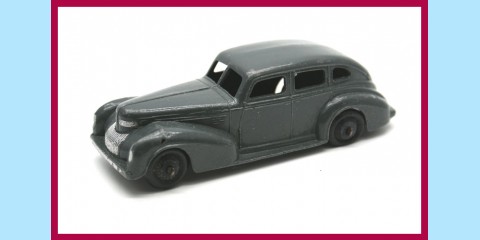 DINKY: 39E - CHRYSLER ROYAL SEDAN - NO BOX - VERY GOOD