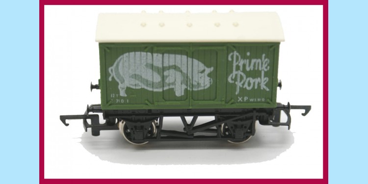 HORNBY RAILWAYS: R216 - PRIME PORK CLOSED VAN - BOXED - MINT