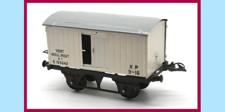 HORNBY TRAINS: 42215 - NO.1 REFRIGERATOR VAN - NEAR MINT - ORIGINAL BOX