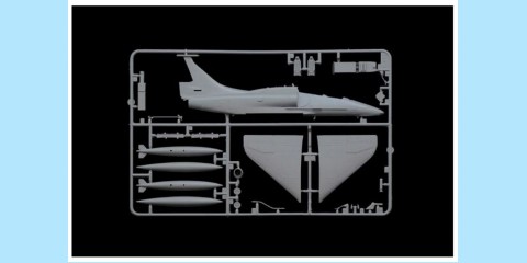 ITALERI: 165 0A-4M OUTLAWS ATTACK AIRCRAFT 1:72 - NEW - SEALED