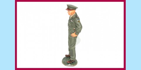 KING AND COUNTRY: DD029 - GENERAL DWIGHT D EISENHOWER - MINT