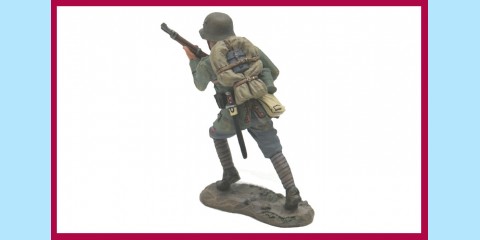 KING AND COUNTRY: FW215 - WW1 - ADVANCING WITH RIFLE - NEW