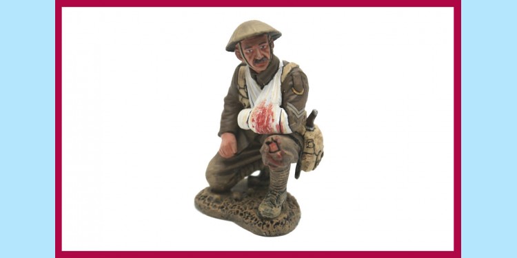 KING AND COUNTRY: FW171 - WW1 - CROUCHING WOUNDED - NEW