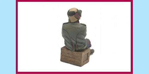 KING AND COUNTRY: FW170 - WW1 - SITTING WOUNDED FRITZ - NEW