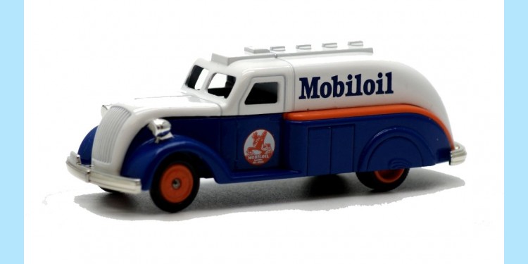 LLEDO: DG078 000 - 1939 DODGE STREAMLINER - MOBIL OIL - MINT - BOXED